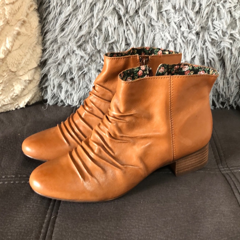 SEYCHELLES NWOT Tan/Cognac Orange Leather Booties S8.5